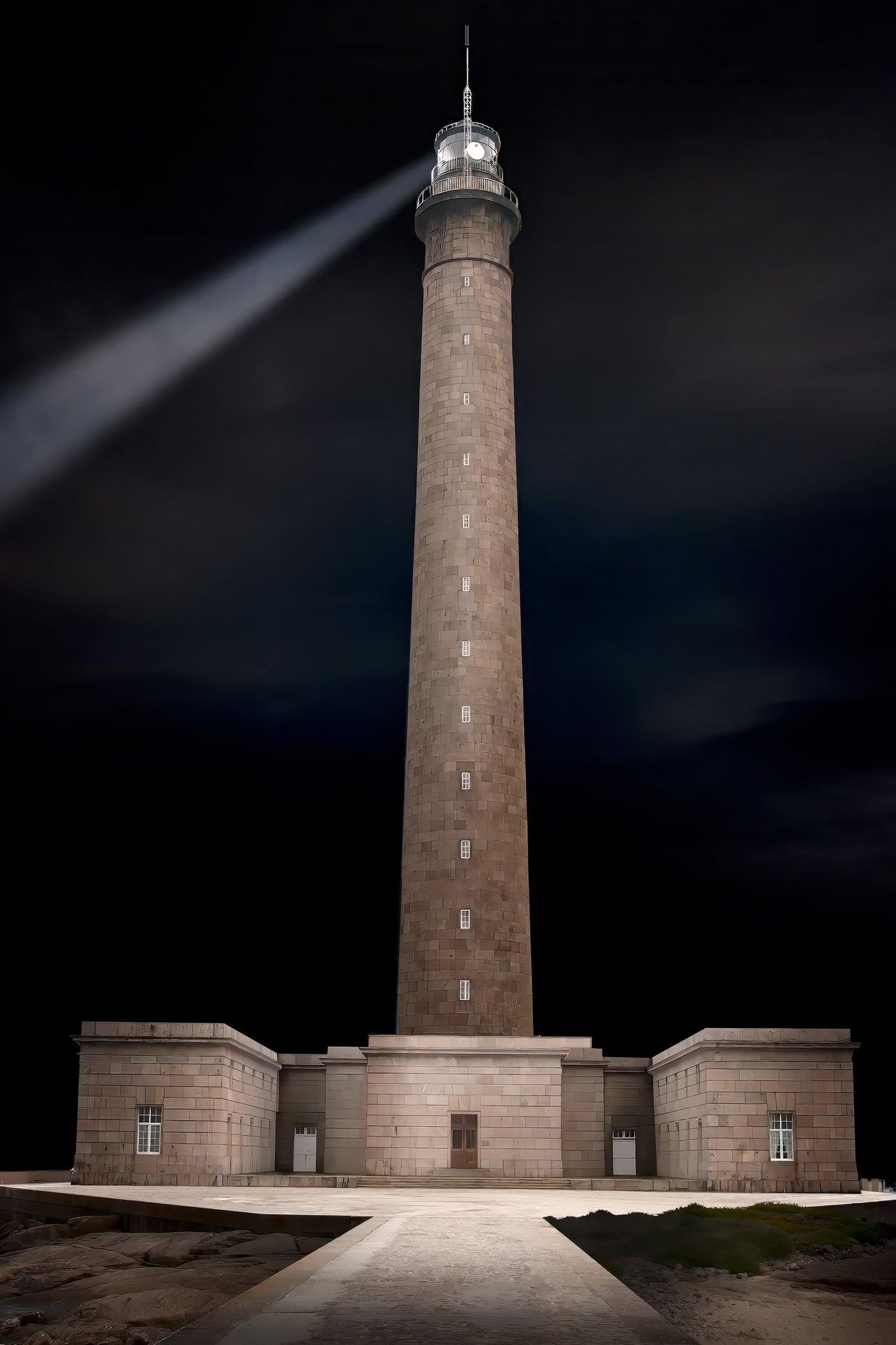 Phare de Gatteville, de iconische vuurtoren in Normandië, Frankrijk, verlicht in de nacht