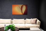 Modern abstract kunstwerk "Chromatische Synergie 2" in oranje en rode tinten, formaat 120x80cm, in een stijlvolle woonruimte.