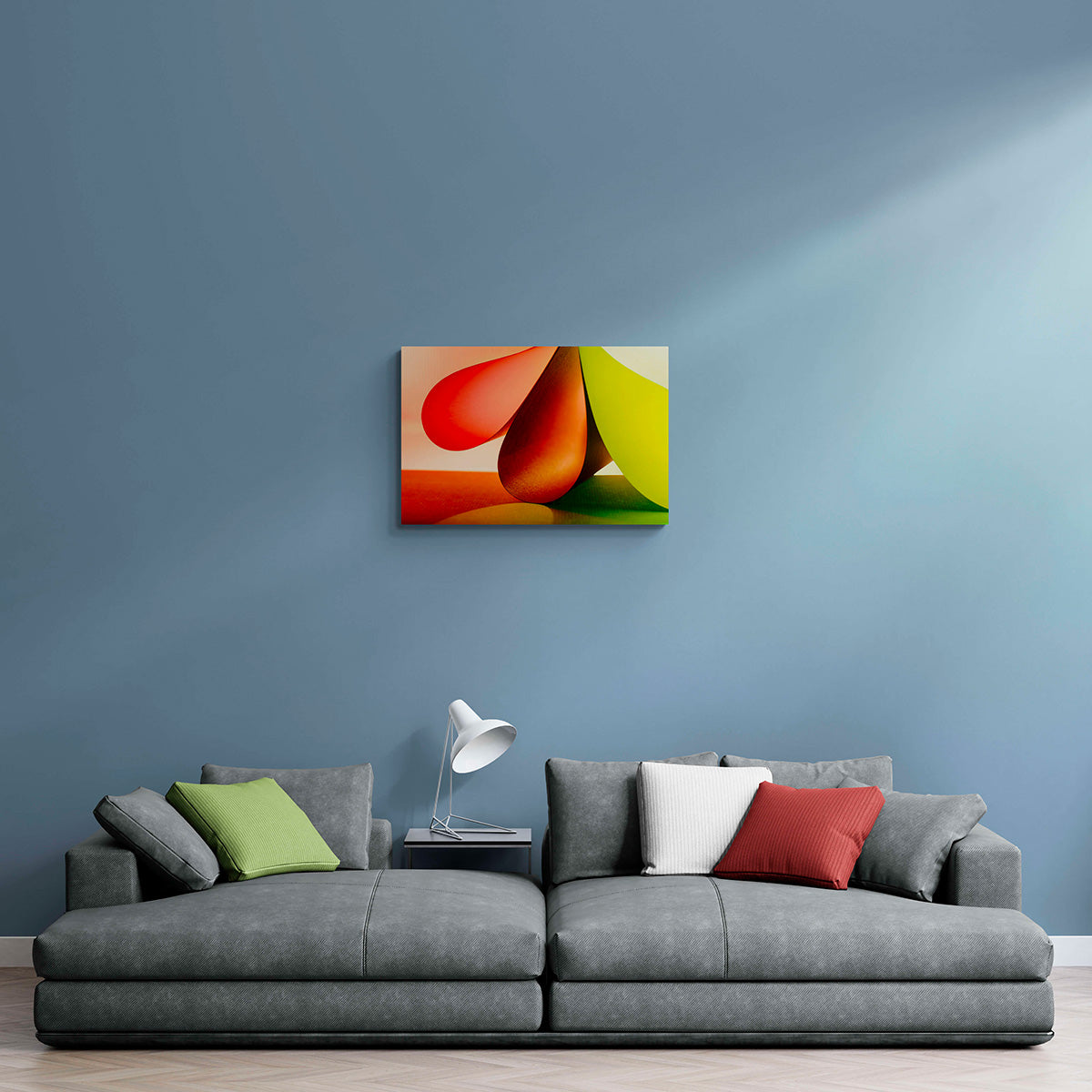 Groot canvas met abstracte vormen en warme tinten in rood, oranje, en geel, formaat 90x60cm, in een minimalistisch interieur.