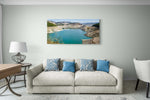 Canvas van het Iznájar Reservoir in Andalusië, Spanje in een stijlvol interieur, formaat 120x80cm.
