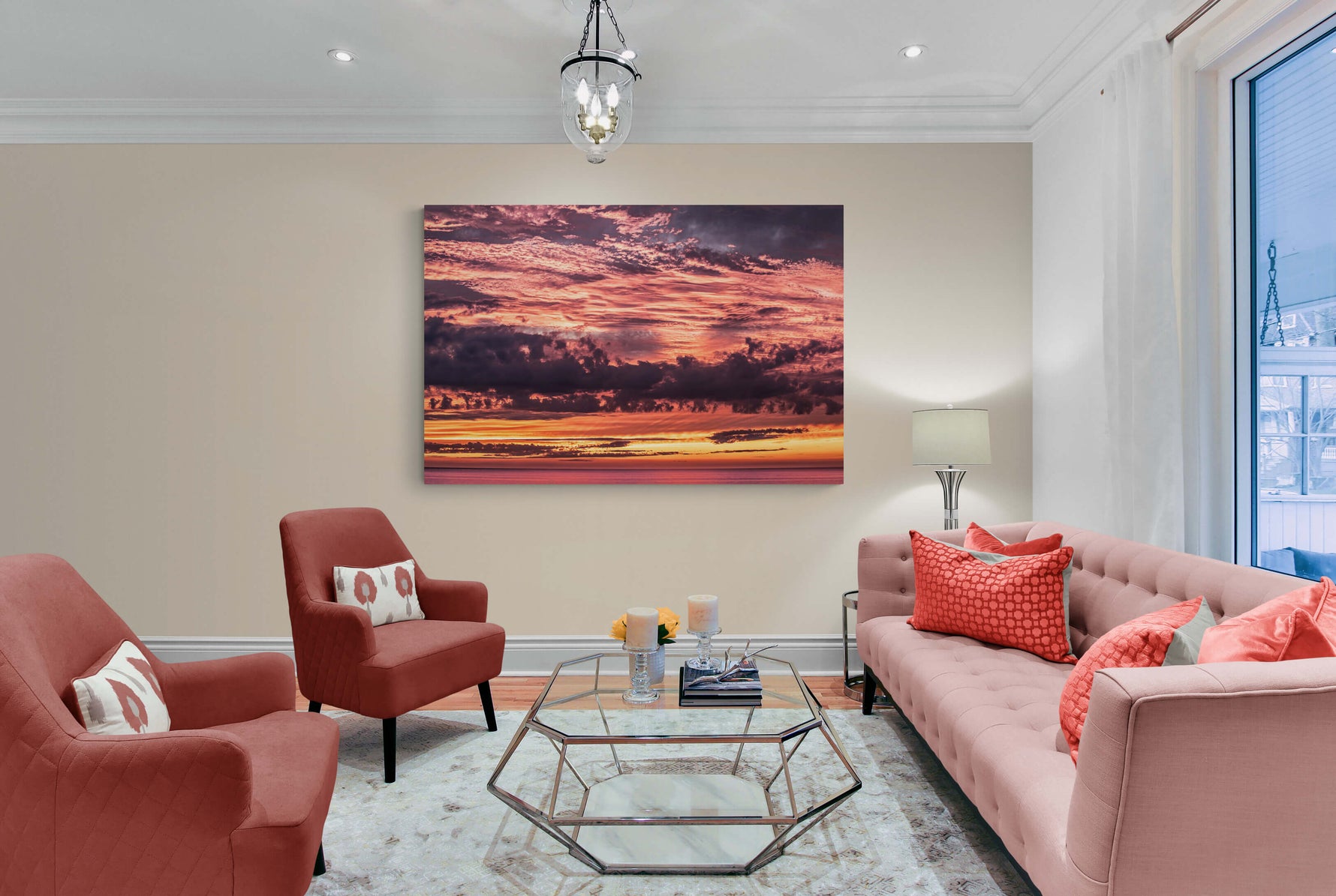 Canvas van een roodgloeiende lucht bij zonsondergang boven de Noordzee in een stijlvol interieur, formaat 150x100cm.