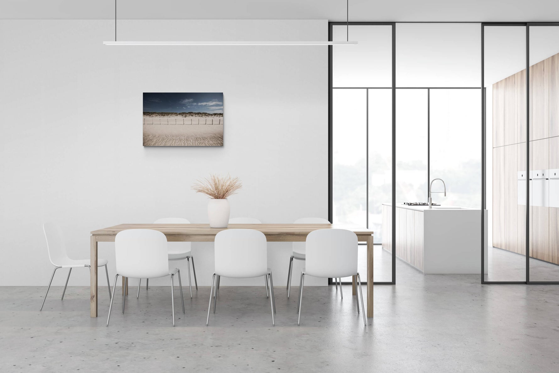 Canvas met het Noordzee strand van Knokke, formaat 90x60cm, in een modern interieur.