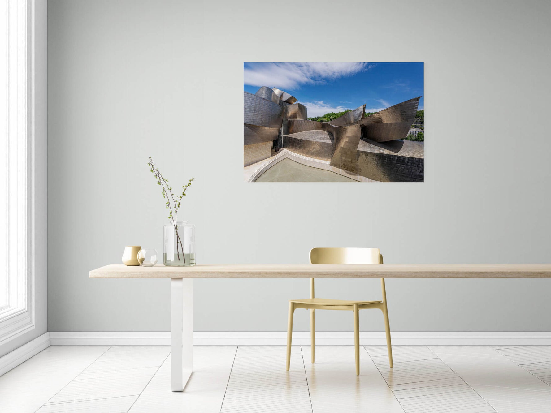 Guggenheim Museum in Bilbao bij heldere hemel, canvas van 120x80cm, tentoongesteld in modern interieur