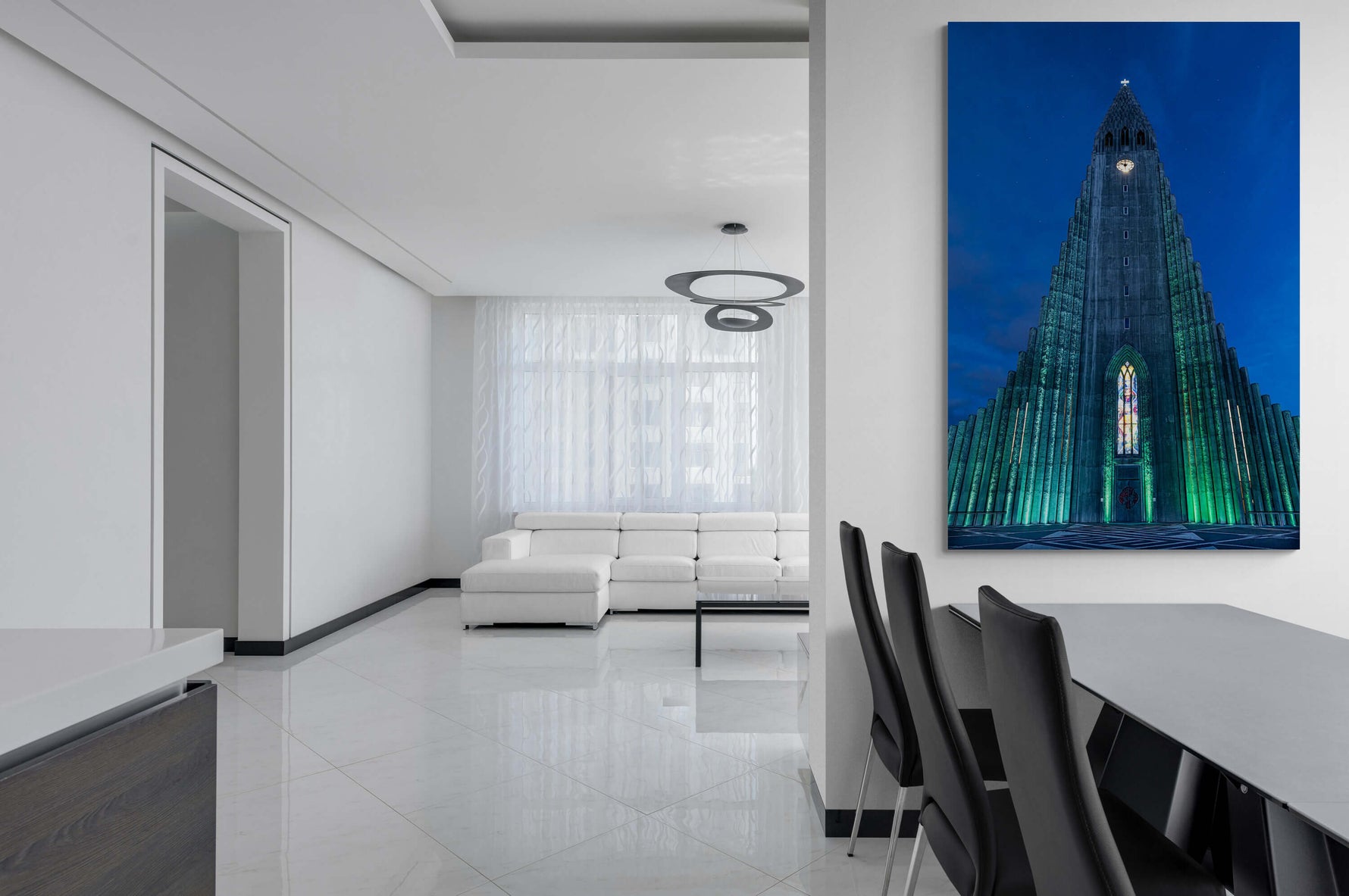 Hallgrímskirkja, Reykjavik, canvas van 180x120cm, groot formaat in modern interieur - IJsland - Foto Luc Maes