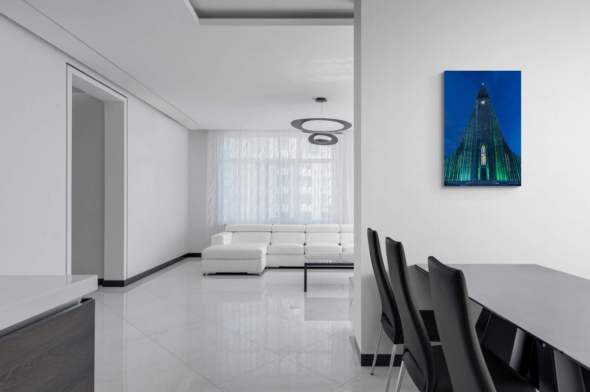 Hallgrímskirkja, Reykjavik, canvas van 90x60cm, in modern interieur - IJsland - Foto Luc Maes