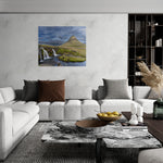 Canvas van Kirkjufell-gebergte met waterval in een IJslands landschap in een stijlvol interieur, formaat 180x120cm.