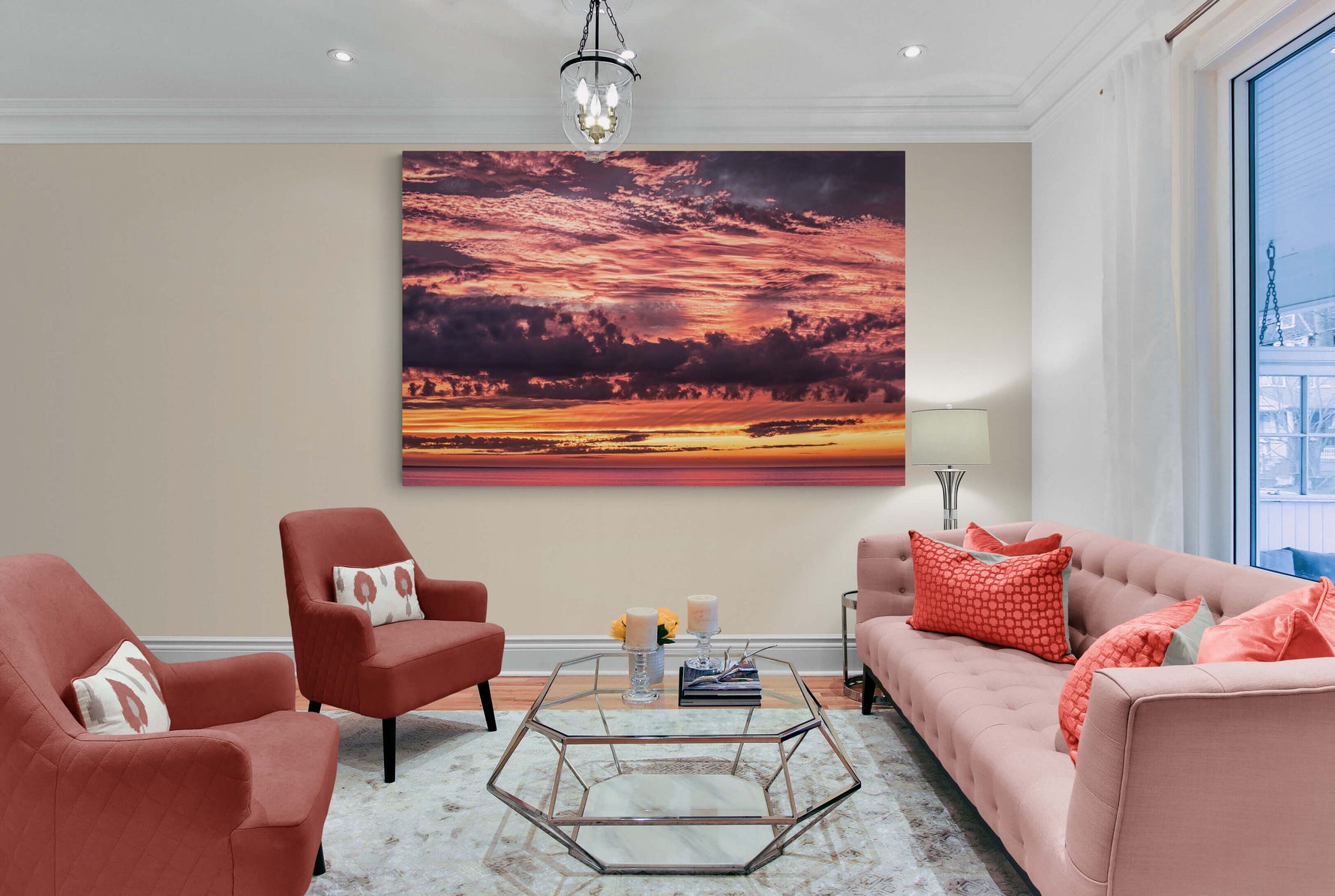 Canvas van een roodgloeiende lucht bij zonsondergang boven de Noordzee in een stijlvol interieur, formaat 180x120cm.