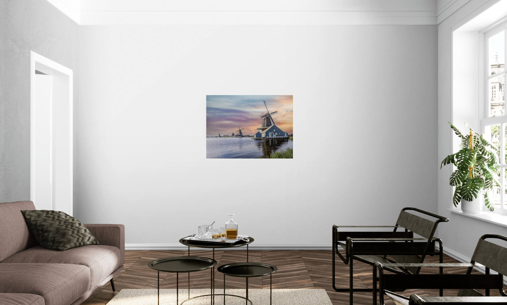 Canvas met Nederlandse windmolens in een zonsondergang, formaat 90x60cm, in een sfeervol interieur.