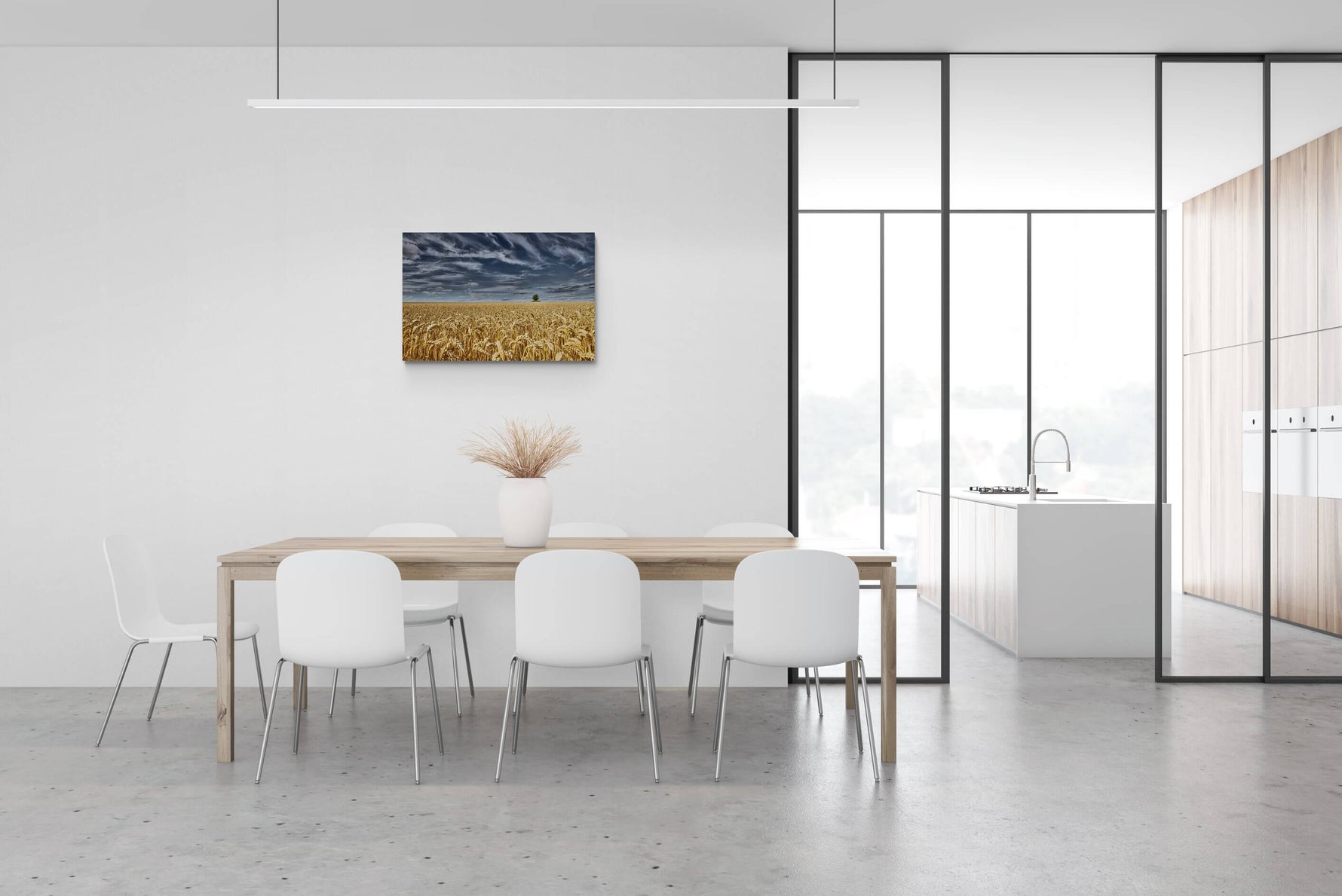Canvas met het uitgestrekte graanveld en de Tumulus van Bortombe, formaat 90x60cm, in een modern interieur.