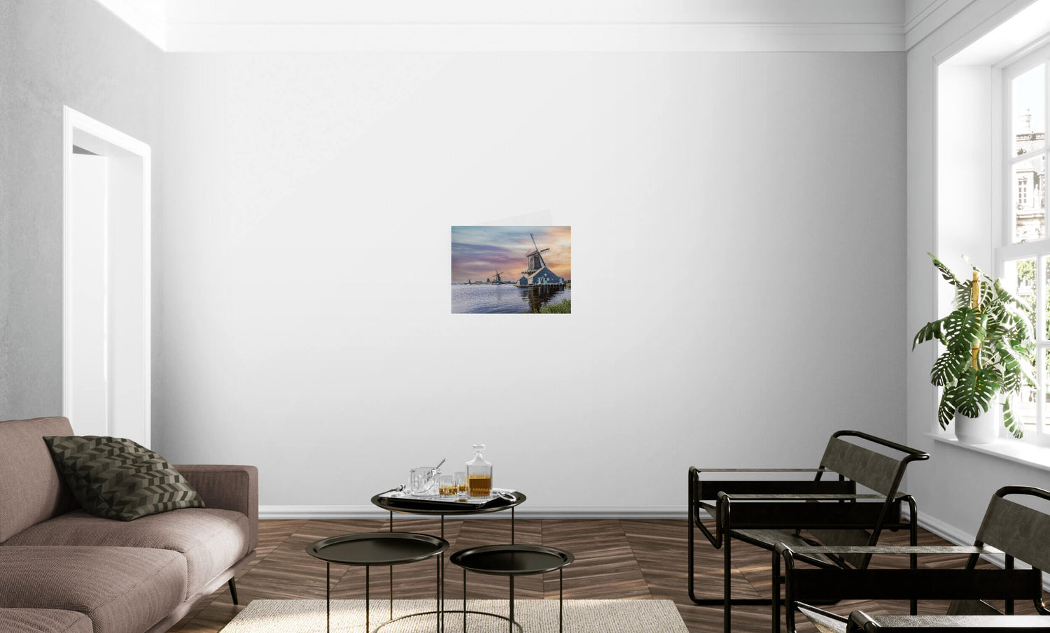 Canvas van Nederlandse windmolens aan het water bij zonsondergang, formaat 60x40cm, in een warm interieur.