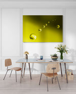 Stijlvolle afbeelding van gele bubbels op een gele achtergrond, formaat 180x120cm, als indrukwekkend designelement.