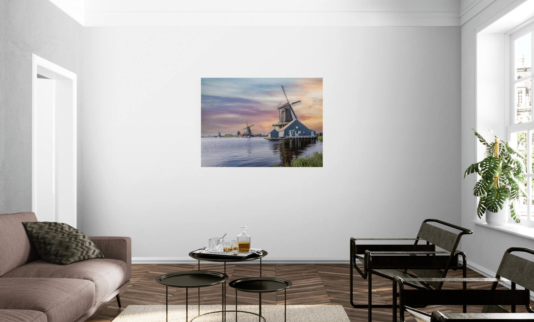 Groot canvas van Nederlandse windmolens bij zonsondergang, formaat 120x80cm, in een modern interieur.