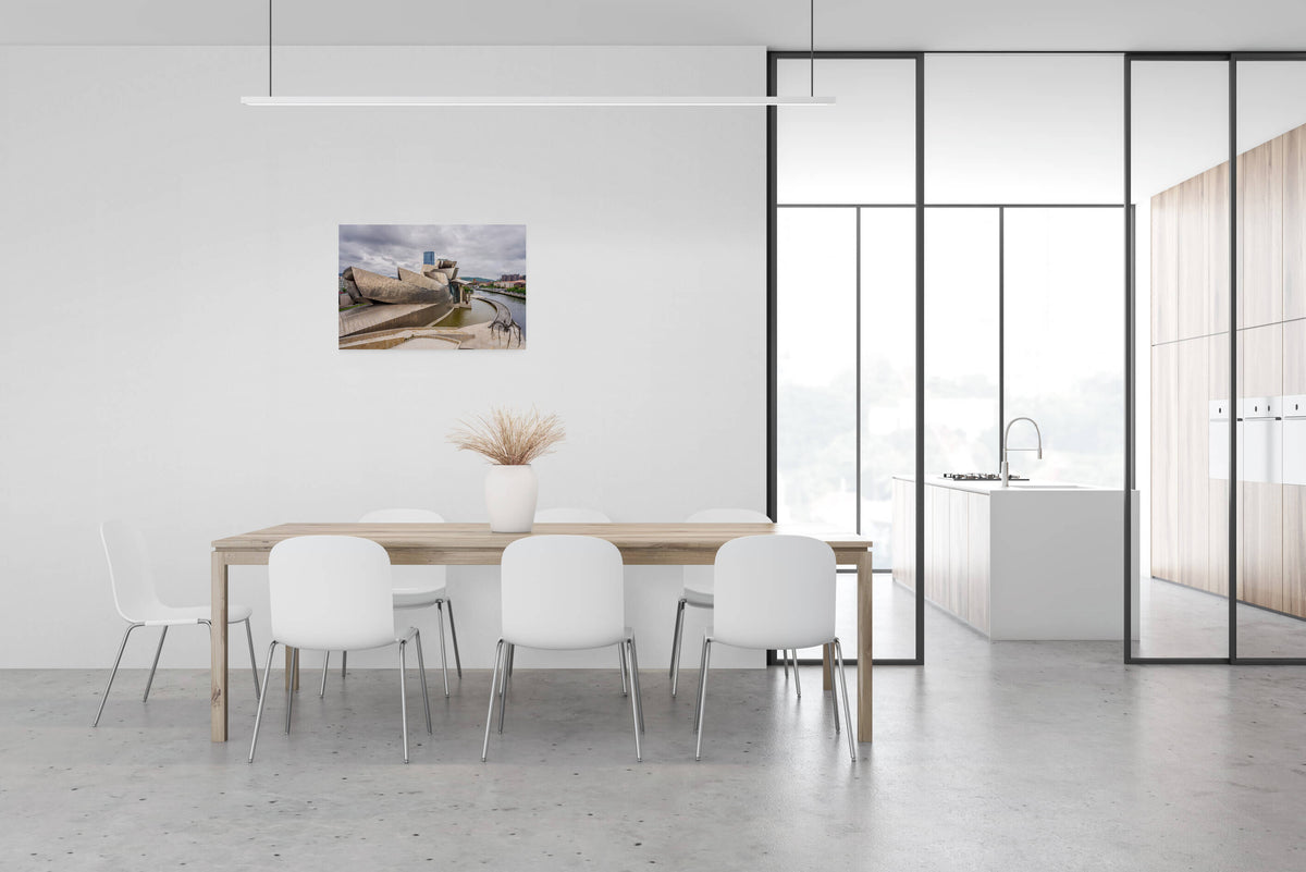 Guggenheim Museum in Bilbao, zijaanzicht, canvas van 90x60cm, passend in modern interieur.